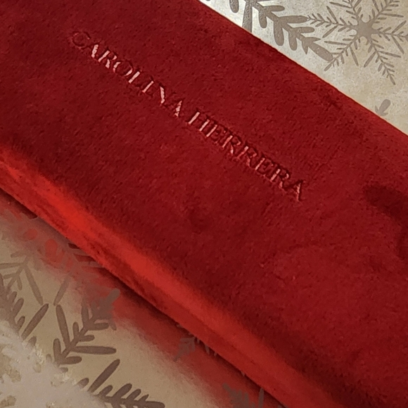 Pristine Carolina Herrera Vibrant Red Velvet Fabric Hard Case Eyeglasses Jewelry - Picture 5 of 10
